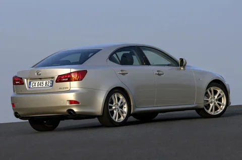Lexus IS 220d Sport 2005 view 2