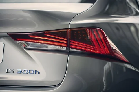 Lexus IS 300h Sport Edition 2017 view 4