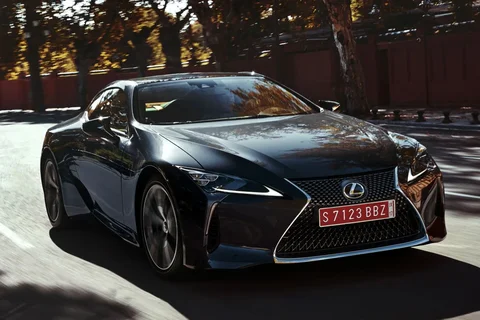 Lexus LC 500h Obsidian Edition 2022 view 8