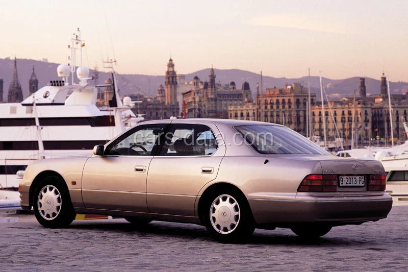 Lexus LS 400 1995 front view