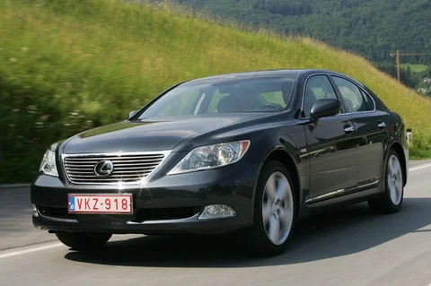 Lexus LS 600h President 2007 view 5