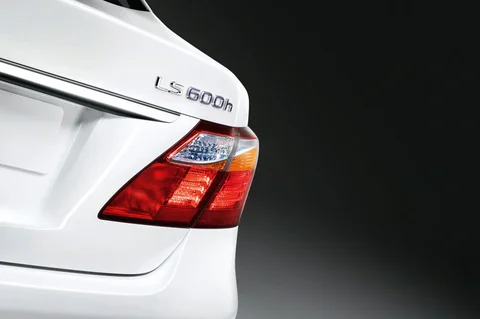Lexus LS 600h Executive L 2010 view 3