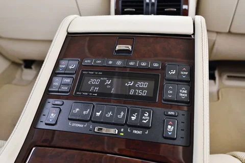 Lexus LS 600h Luxury Line 2013 view 11