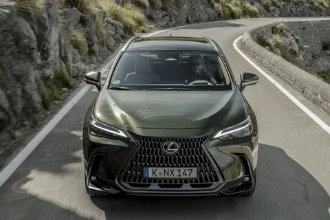 Lexus NX 450h+ 4WD Launch Edition 2021 view 6