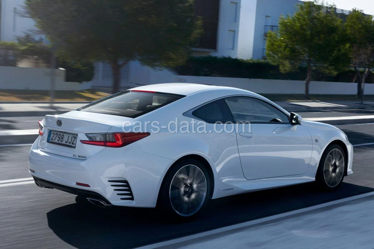 Lexus RC 300h Luxury Line 2016 front view