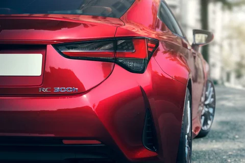 Lexus RC 300h Luxury Line 2018 view 3