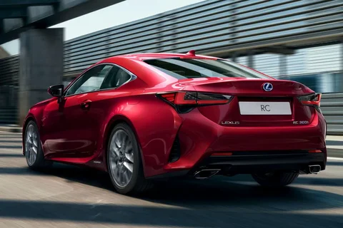 Lexus RC 300h Luxury Line 2018 view 4