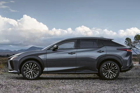 Lexus RZ 450e Executive Line 2023 view 2