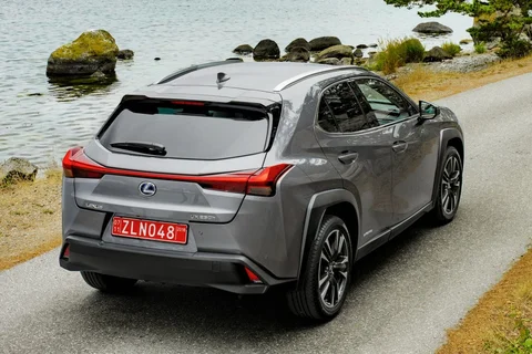 Lexus UX 300h Ultimate Edition 2026 view 4