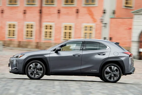 Lexus UX 300h Ultimate Edition 2026 view 6