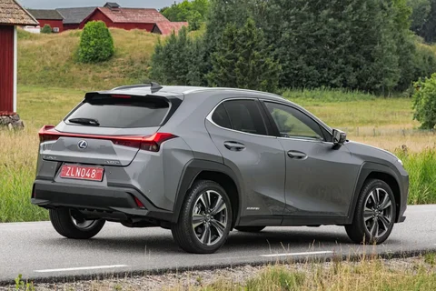 Lexus UX 300h Ultimate Edition 2026 view 9