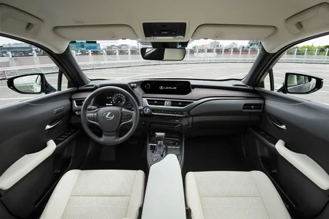 Lexus UX 300h Ultimate Edition 2026 view 10