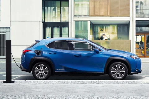 Lexus UX 300e Electric Executive 2020 view 3