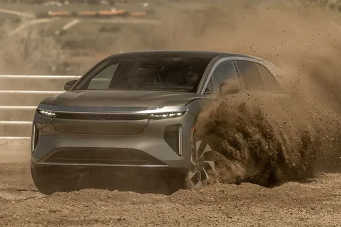 Lucid Gravity Grand Touring 2025 view 2