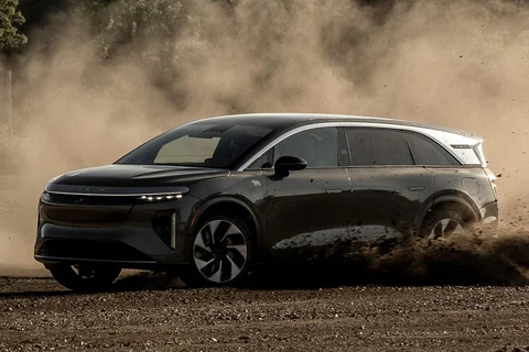 Lucid Gravity Grand Touring 2025 view 4