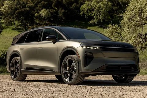 Lucid Gravity Grand Touring 2025 view 5