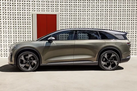 Lucid Gravity Grand Touring 2025 view 10