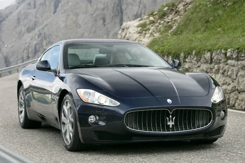 Maserati GranTurismo MC Stradale 2011 view 2