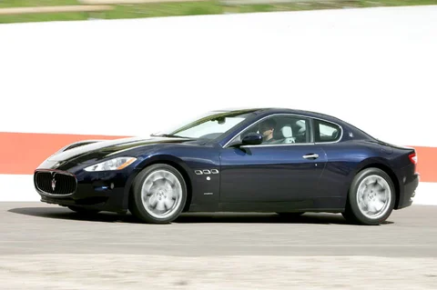 Maserati GranTurismo MC Stradale 2011 view 3