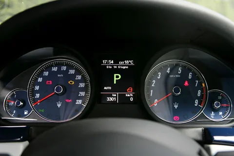 Maserati GranTurismo MC Stradale 2011 view 6
