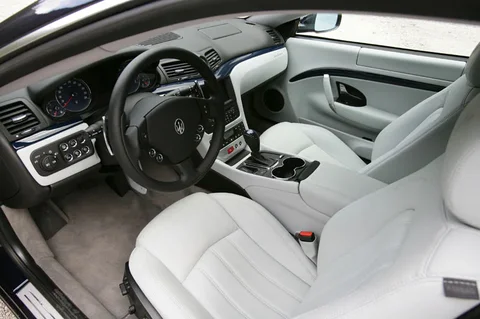 Maserati GranTurismo MC Stradale 2011 view 7