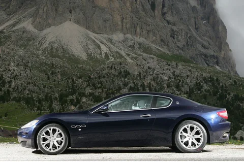 Maserati GranTurismo MC Stradale 2011 view 10