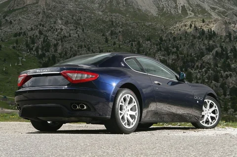 Maserati GranTurismo MC Stradale 2011 view 11