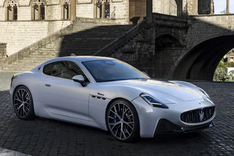 Maserati GranTurismo Modena 2023 view 2