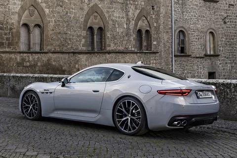 Maserati GranTurismo Modena 2023 view 5