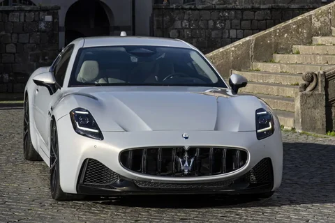 Maserati GranTurismo Modena 2023 view 11