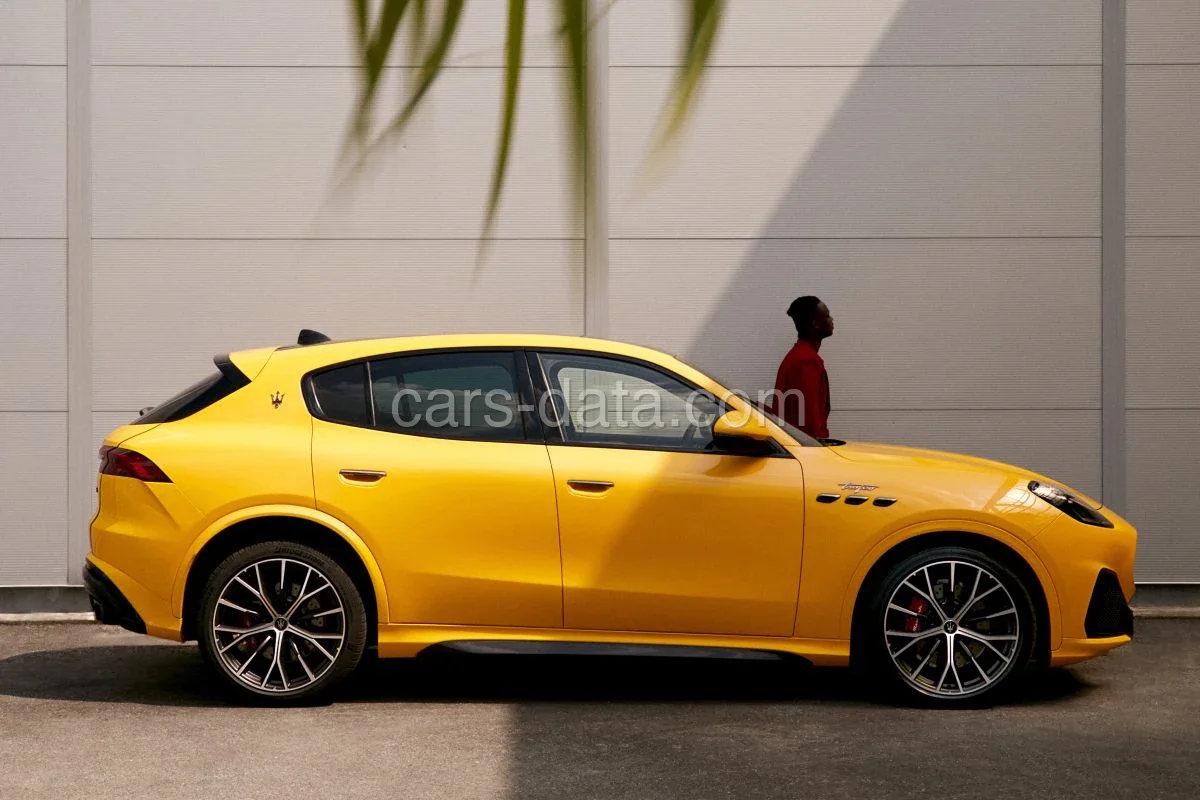 Maserati Grecale 3.0 V6 Trofeo 2022 front view