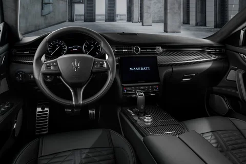 Maserati Quattroporte 3.8 V8 Trofeo 2021 view 3