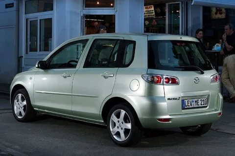 Mazda 2 1.4 Exclusive 2006 view 3
