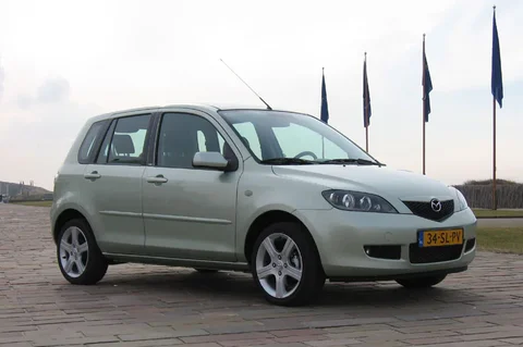 Mazda 2 1.4 Exclusive 2006 view 7