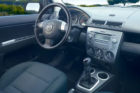 Mazda 2 1.4 Exclusive 2006 view 8