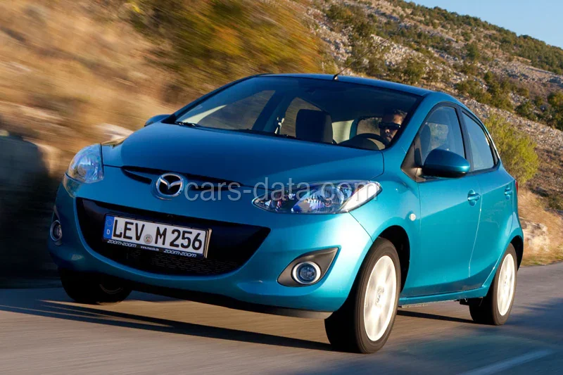 Mazda 2 1.3 Cool 2011 front view