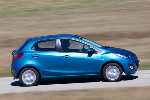 Mazda 2 1.3 TS 2010 view 3