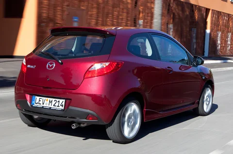 Mazda 2 1.3 TS 2010 view 4