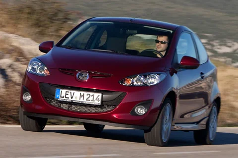 Mazda 2 1.3 TS 2010 view 5