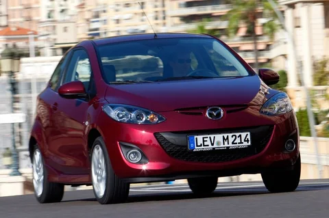 Mazda 2 1.3 TS 2010 view 9