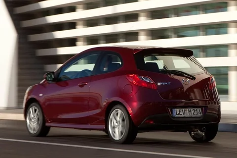 Mazda 2 1.3 TS 2010 view 10