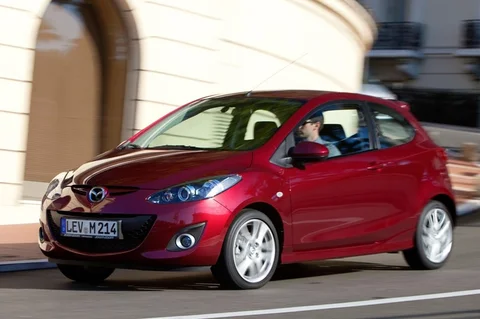 Mazda 2 1.3 TS 2010 view 11