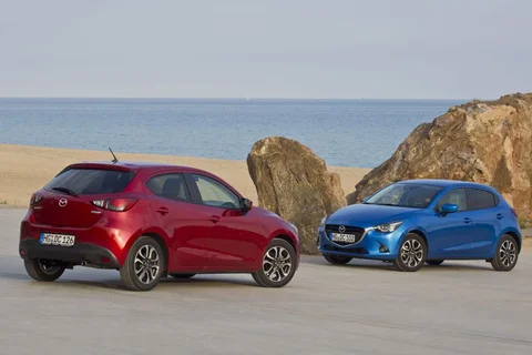 Mazda 2 SkyActiv-D 105 Skylease+ 2016 view 4