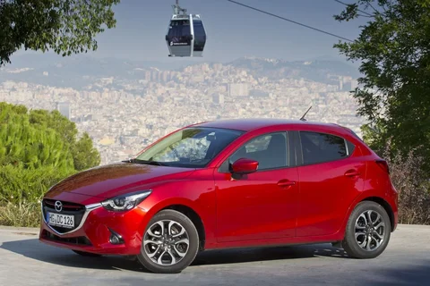 Mazda 2 SkyActiv-D 105 Skylease+ 2016 view 10