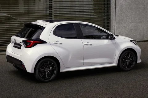 Mazda 2 Hybrid Centre-Line 2023 view 3