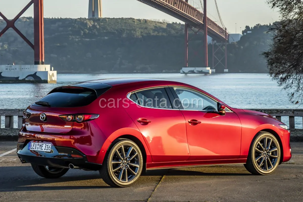 Mazda 3 e-SkyActiv G 2.5 140 Homura Plus 2026 kombi-coupé sett forfra
