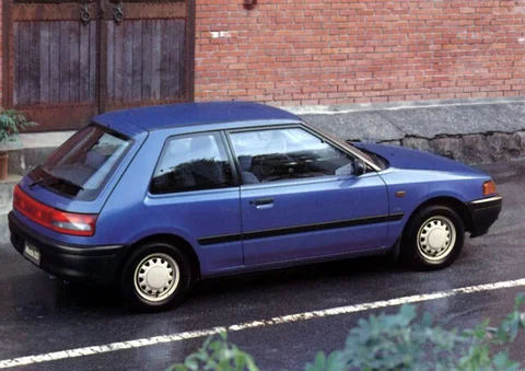 Mazda 323 1.3i GLX 1991 view 2