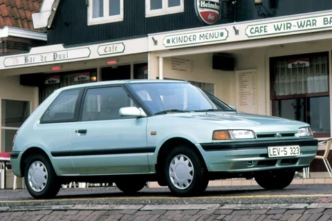 Mazda 323 1.3 GLX 1989 view 2
