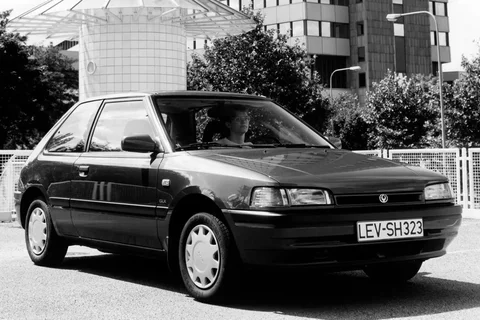 Mazda 323 1.3i GLX 1991 view 3
