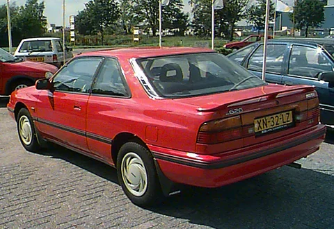 Mazda 626 Coupé 2.0i GLX 1989 view 4